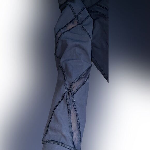 Lululemon Cool to Street Crop With Mesh Panels - Great Condition Sz 2 - Picture 5 of 8